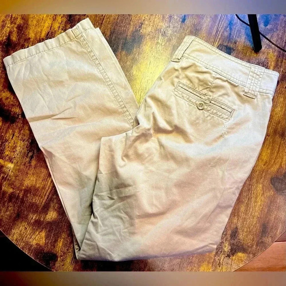 NEW YORK & COMPANY | ladies distressed khaki pants. Size: 10 - Picture 1 of 15